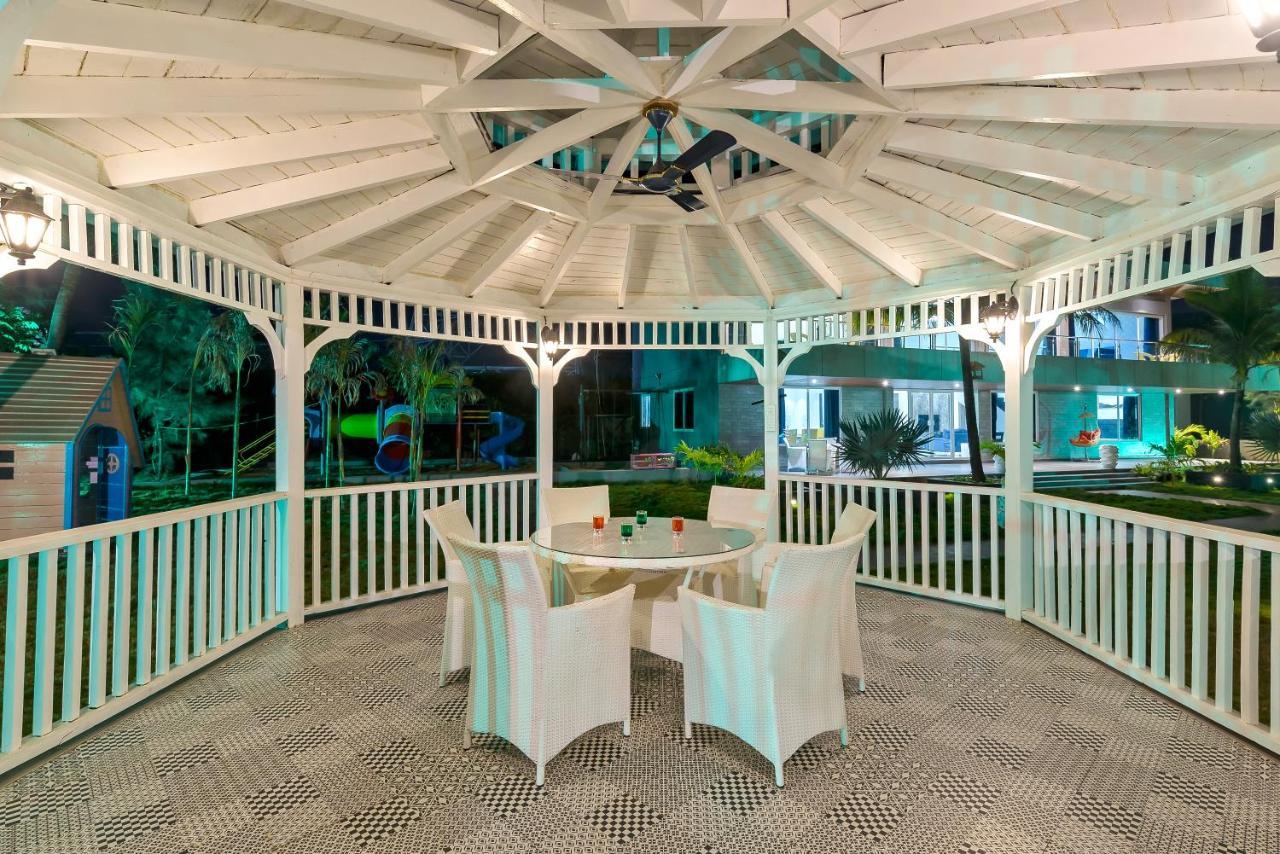 Saffronstays Palm Paradise, Kalyan Khadavli - Swimming Pool With Water Slides, Gazebo And Indoor Games Padghe Extérieur photo