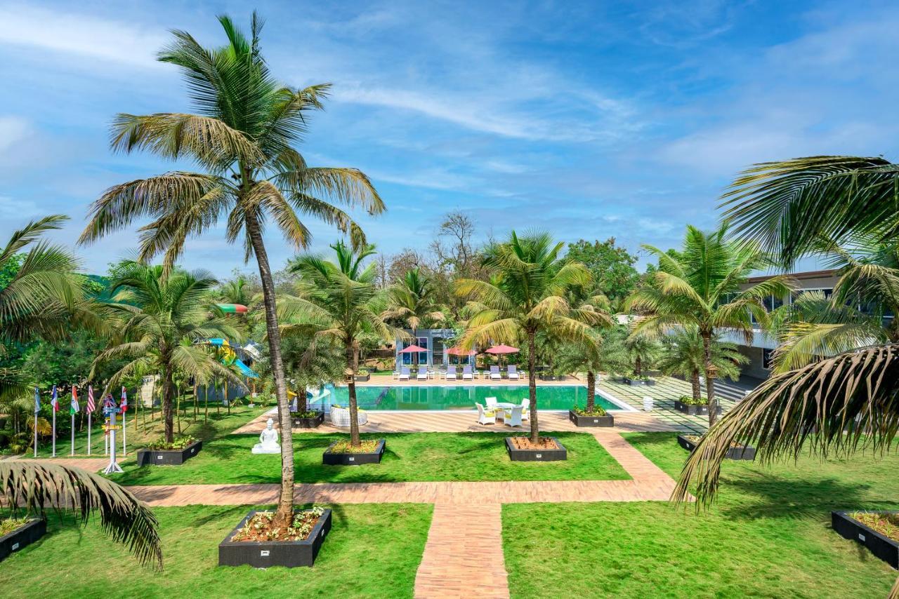 Saffronstays Palm Paradise, Kalyan Khadavli - Swimming Pool With Water Slides, Gazebo And Indoor Games Padghe Extérieur photo